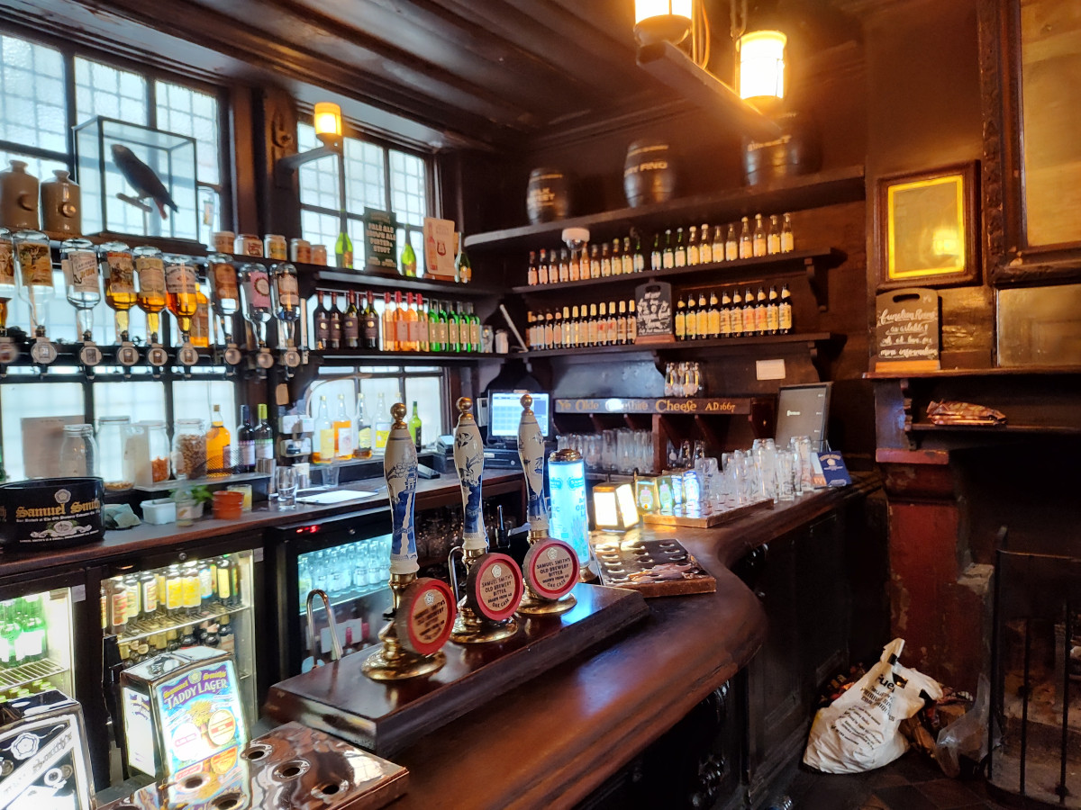 Ye Olde Cheshire Cheese pub